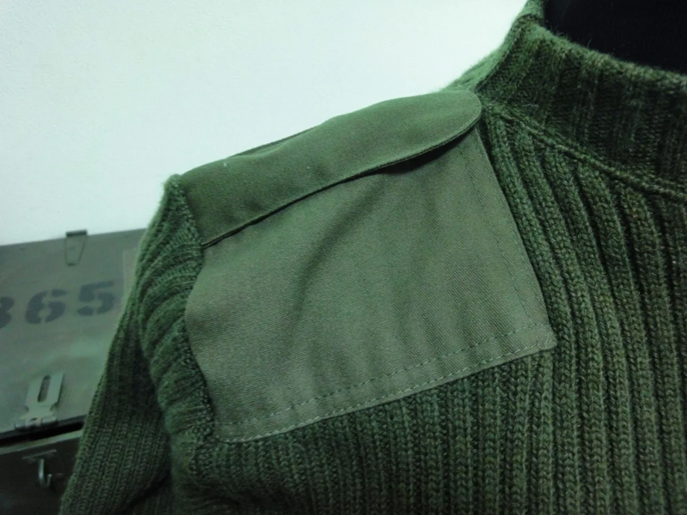 ミリタリーショップ 南国百貨店.COM|沖縄 100% WOOL セーター ARMY 38 新品 [ZZ Q-1830] 記録写真3