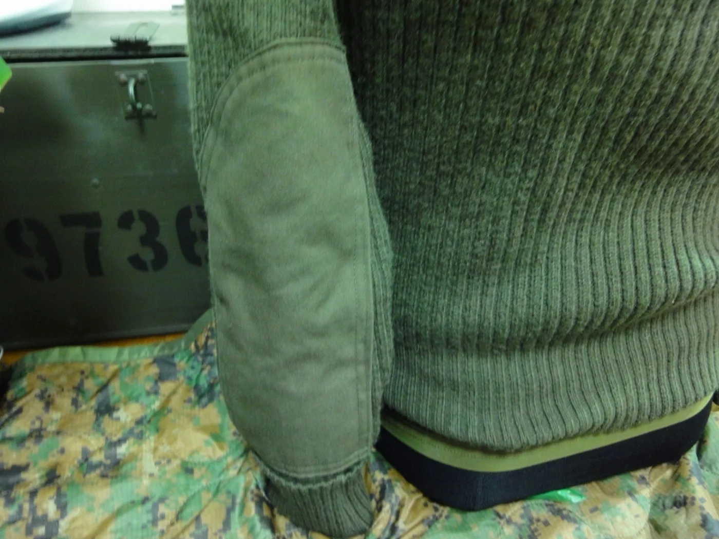ミリタリーショップ 南国百貨店.COM|沖縄 100% WOOL セーター ARMY 38 新品 [ZZ Q-1830] 記録写真7