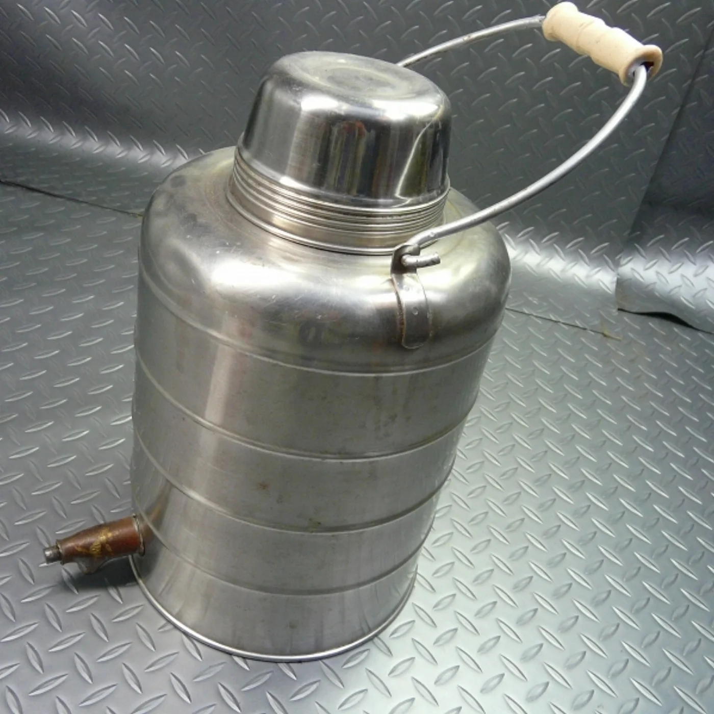 ミリタリーショップ 南国百貨店.COM|沖縄 ウォータージャグ ステンレス製 米軍 [ZZ B-1291] - ウォータ 記録写真5