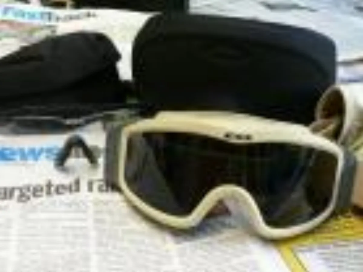 ミリタリーショップ 南国百貨店.COM|沖縄 ESS ゴーグル＋OAKLEYのケース（新品） [E-561] - ESS 記録写真1