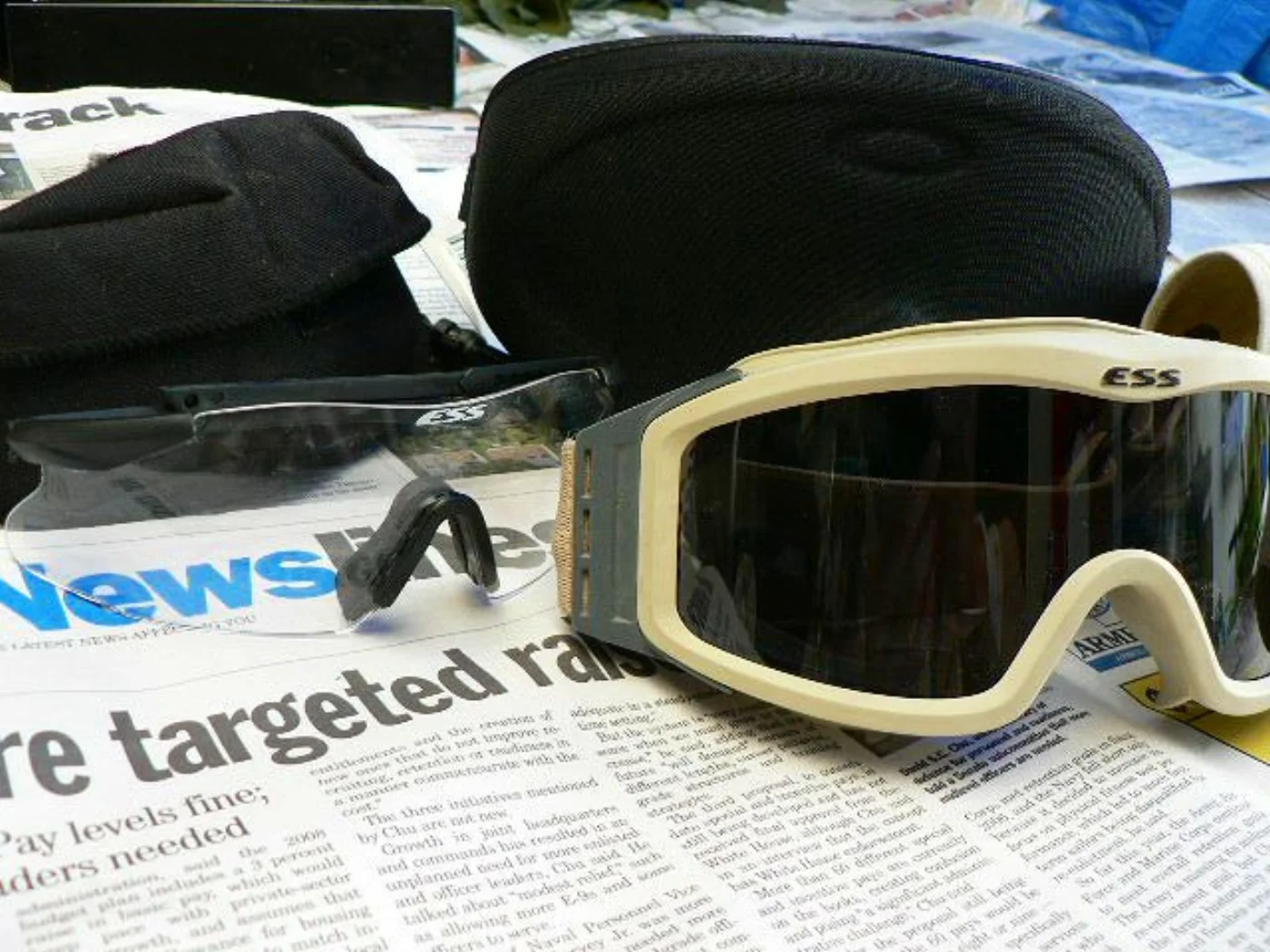 ミリタリーショップ 南国百貨店.COM|沖縄 ESS ゴーグル＋OAKLEYのケース（新品） [E-561] - ESS 記録写真3