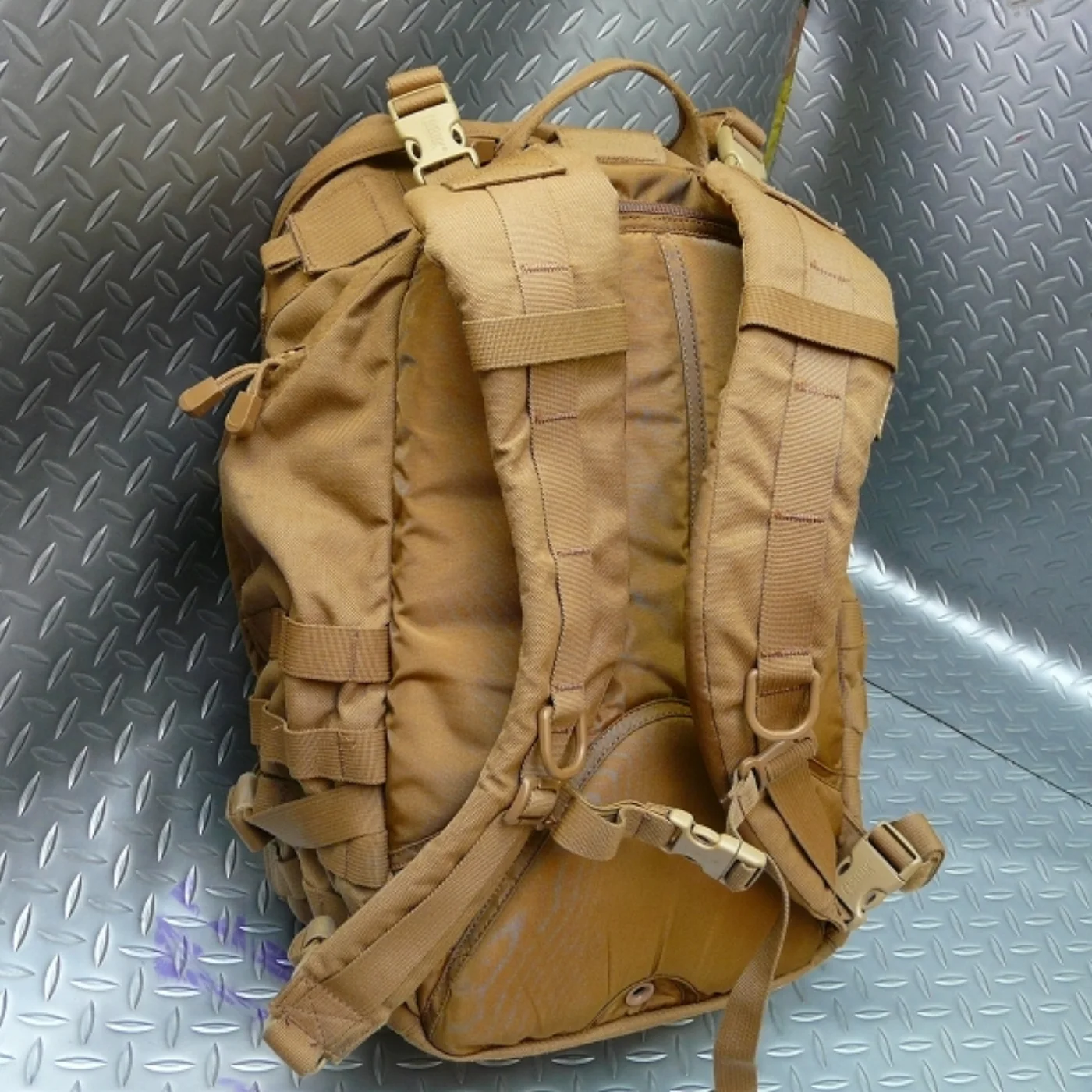 ミリタリーショップ 南国百貨店.COM|沖縄 コヨーテ CAMELBAK 珍しいタイプ [F-749] - コヨーテ C 記録写真5