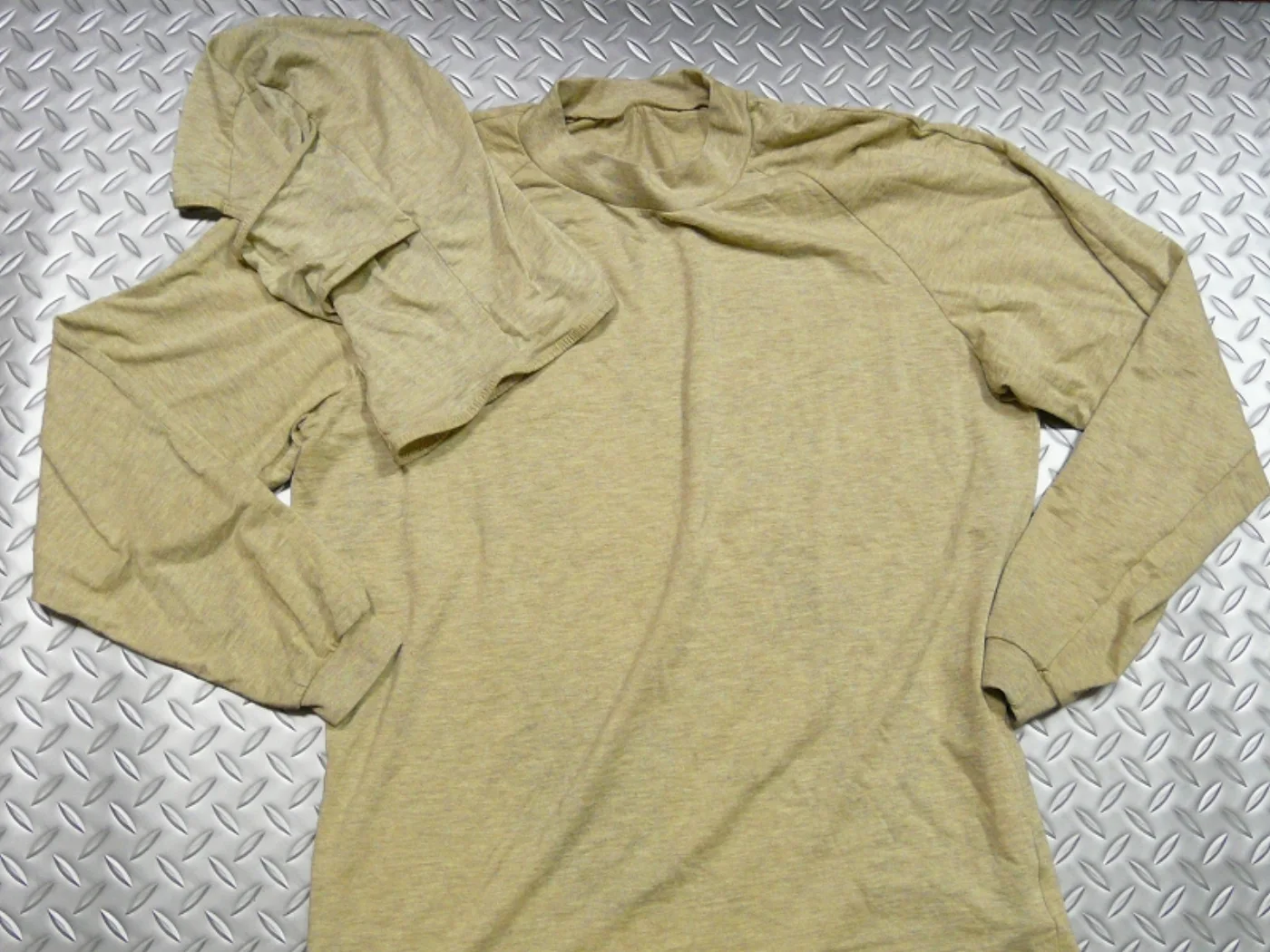 ミリタリーショップ 南国百貨店.COM|沖縄 USMC コンバット長袖Tシャツセット デザート -L- [Z Q-489 記録写真3
