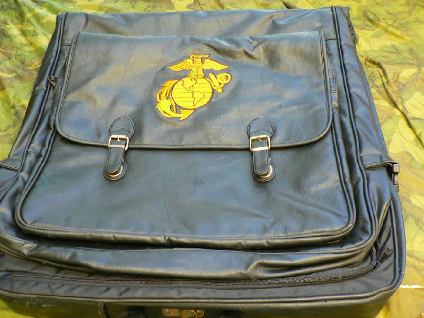 ミリタリーショップ 南国百貨店.COM|沖縄 USMC 皮製のスーツ入れ マリンマーク刺繍入り [Z A-370] - 記録写真2