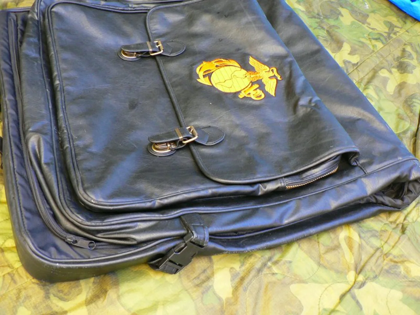 ミリタリーショップ 南国百貨店.COM|沖縄 USMC 皮製のスーツ入れ マリンマーク刺繍入り [Z A-370] - 記録写真3