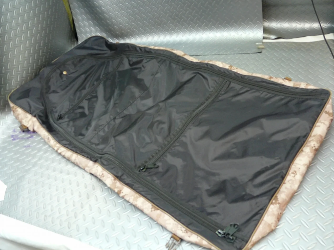 ミリタリーショップ 南国百貨店.COM|沖縄 USMC スーツバッグ ※ワケあり特価品 [ZZ A-631] - USM 記録写真7