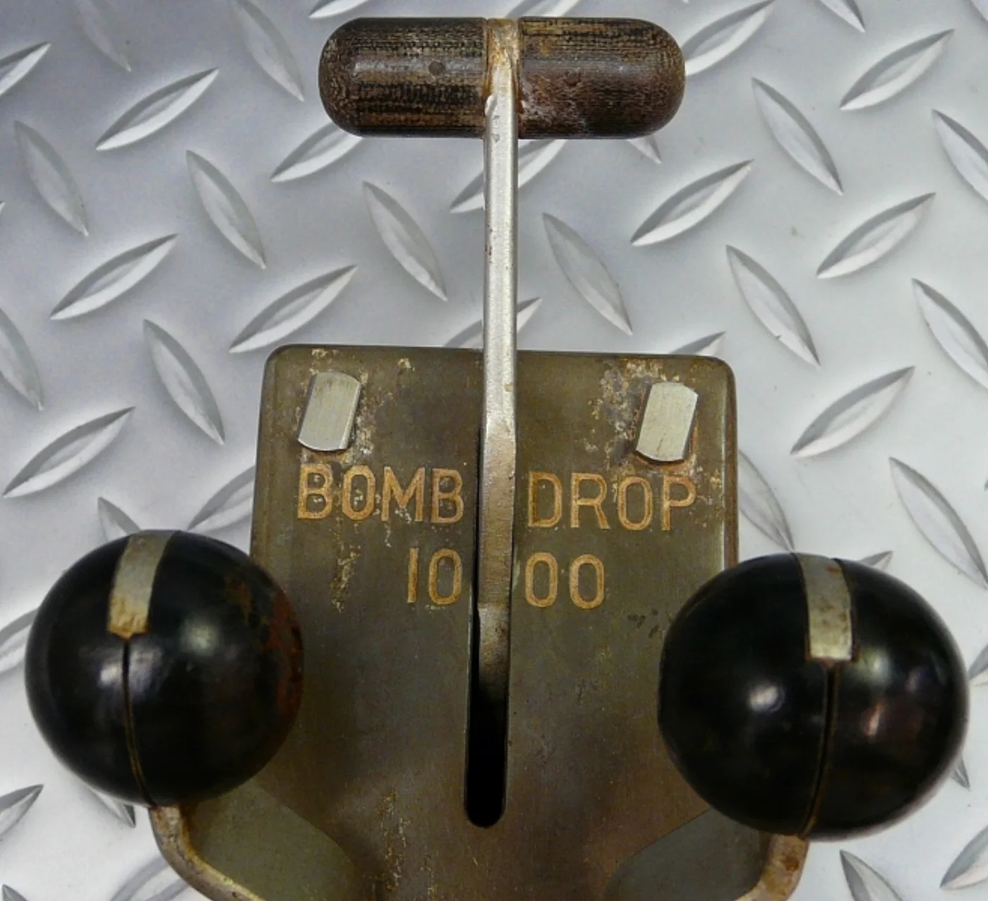 ミリタリーショップ 南国百貨店.COM|沖縄 爆弾投下スイッチ BOMB DROP [B-1329] - 爆弾投下スイッ 記録写真8