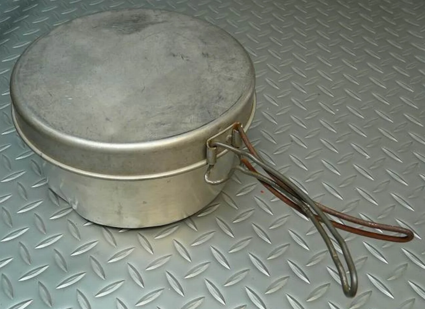 ミリタリーショップ 南国百貨店.COM|沖縄 米軍 丸い 食器 中古 [ZZ B-1334] - 米軍 丸い 食器程度： 記録写真4