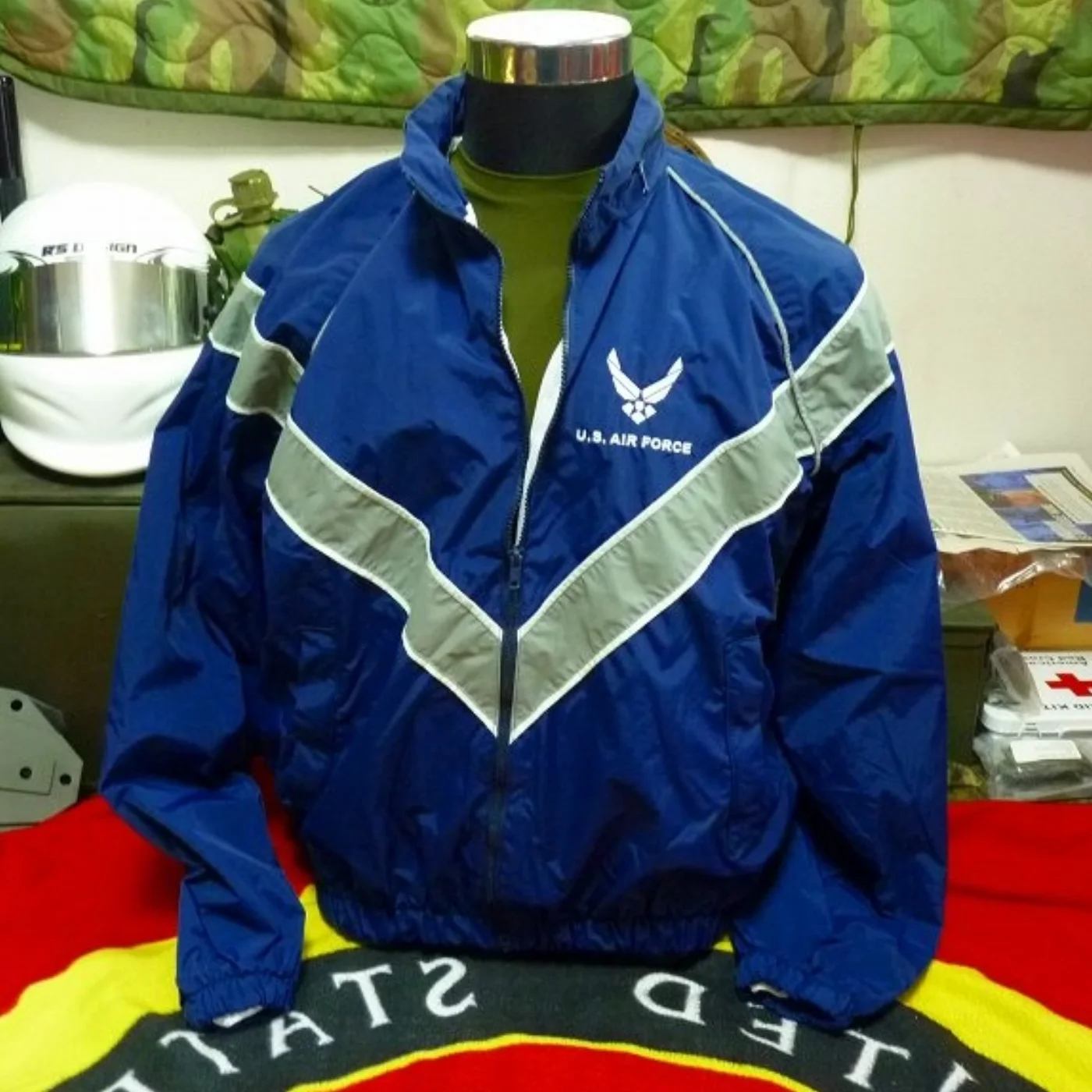 ミリタリーショップ 南国百貨店.COM|沖縄 U.S.AIRFORCE トレーニングジャケット M-R [ZZ Q-19 記録写真4