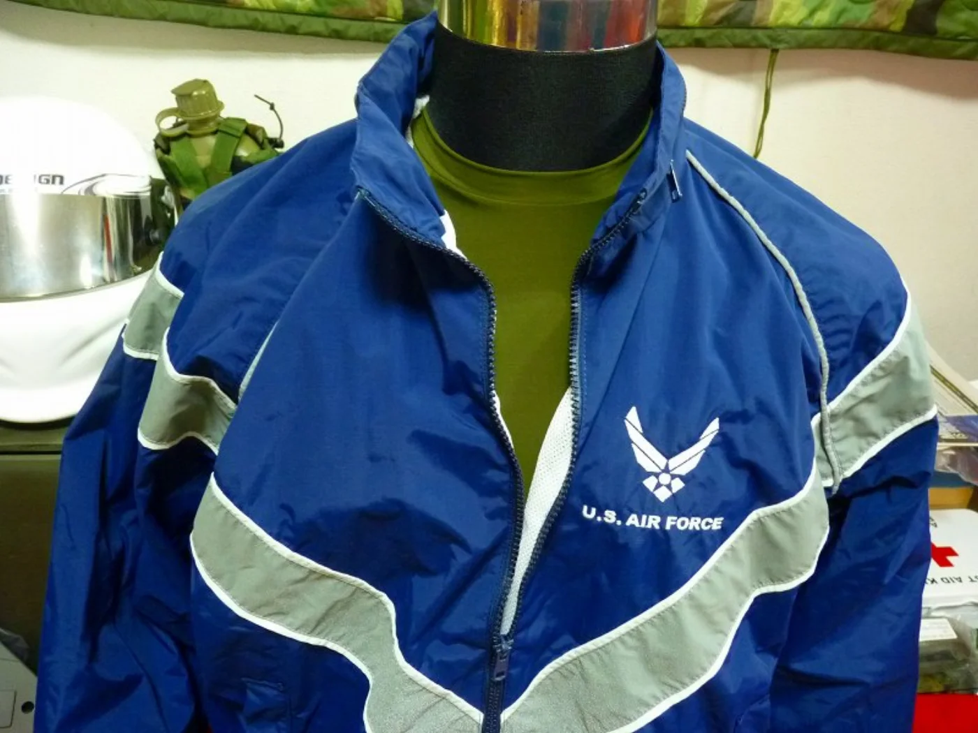 ミリタリーショップ 南国百貨店.COM|沖縄 U.S.AIRFORCE トレーニングジャケット M-R [ZZ Q-19 記録写真5