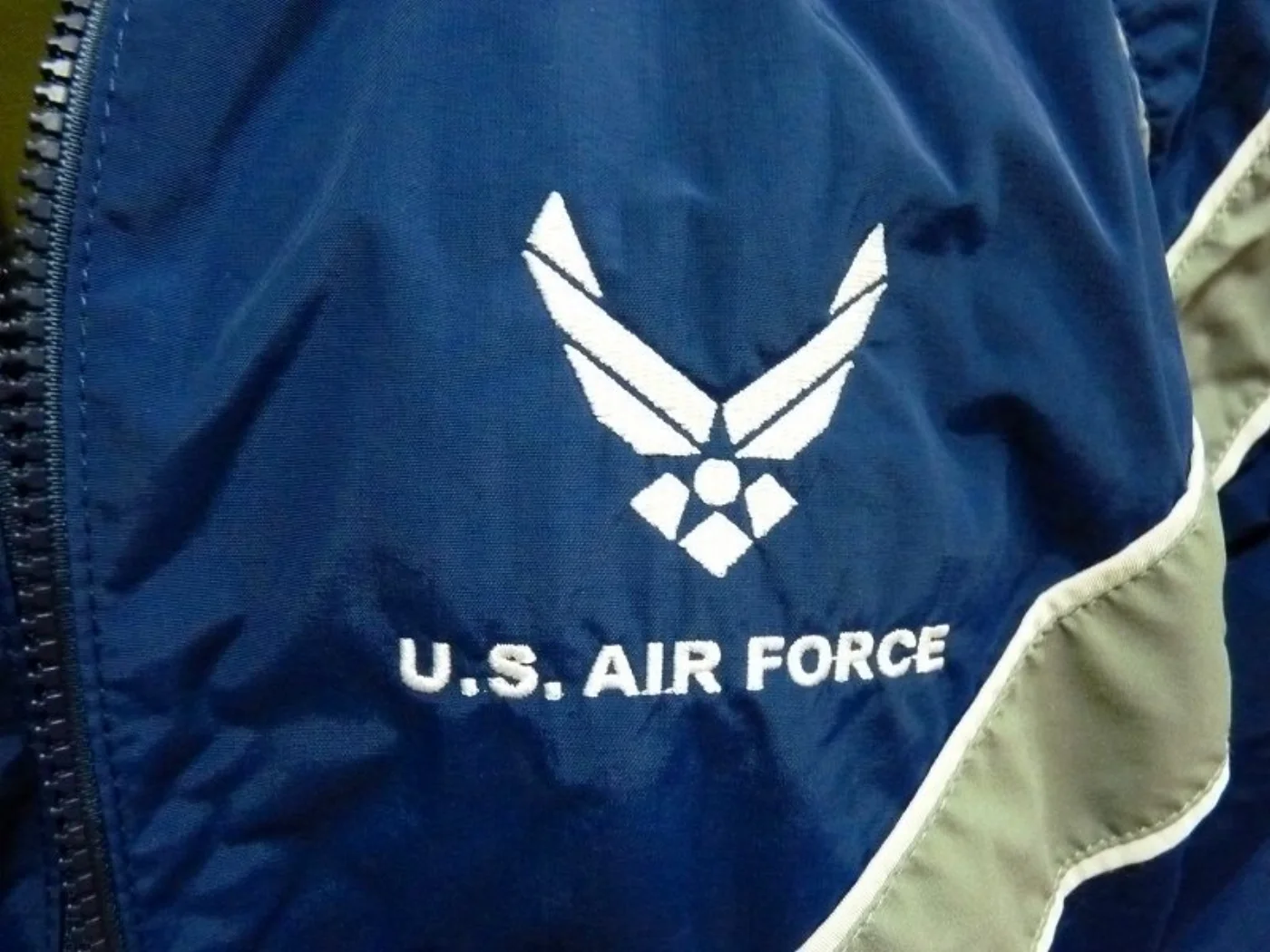 ミリタリーショップ 南国百貨店.COM|沖縄 U.S.AIRFORCE トレーニングジャケット M-R [ZZ Q-19 記録写真6