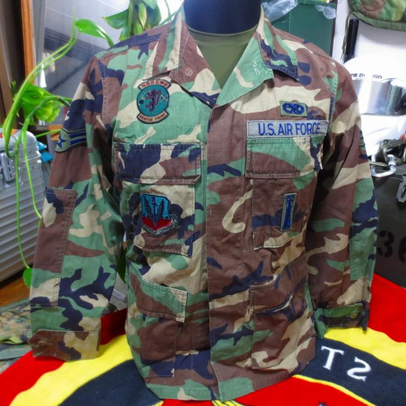 ミリタリーショップ 南国百貨店.COM|沖縄 迷彩服 ウッドランド ジャケット ワッペン付き S [ZZ Q-1975] 記録写真2