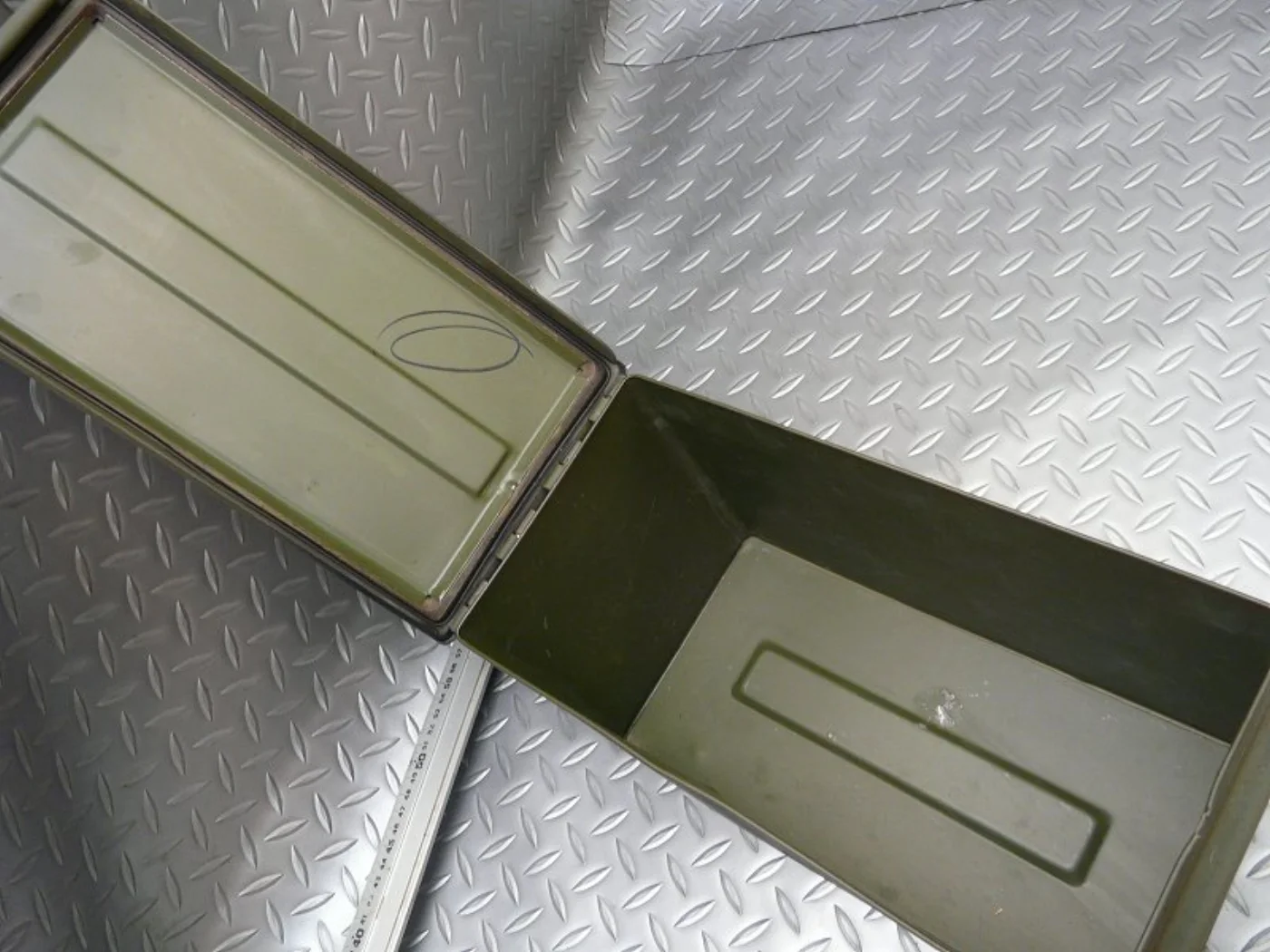 ミリタリーショップ 南国百貨店.COM|沖縄 AMMO BOX リペイント済 15x30x19cm [B-1342] - 記録写真6