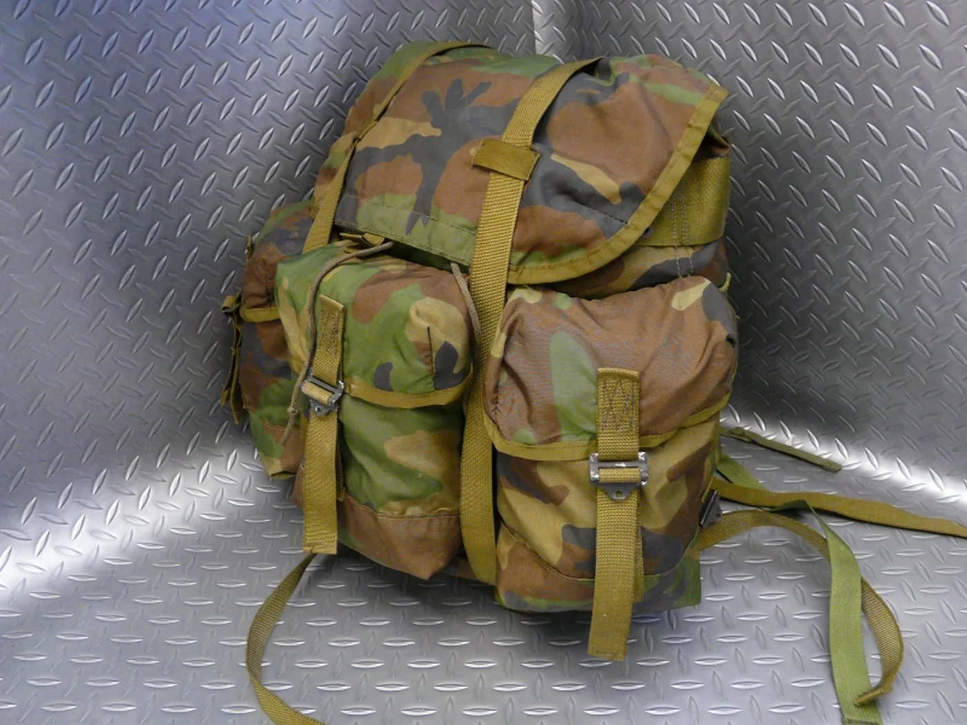 ミリタリーショップ 南国百貨店.COM|沖縄 VRC 88用 軍用無線機用 アリスパック 希少品 [ZZ F-604] 記録写真3
