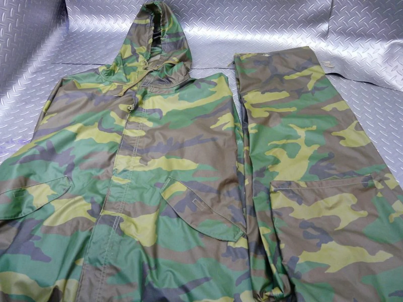 ミリタリーショップ 南国百貨店.COM|沖縄 米軍レインパーカー上下セット 雨合羽 M [K-450] - 米軍レインパ 記録写真2