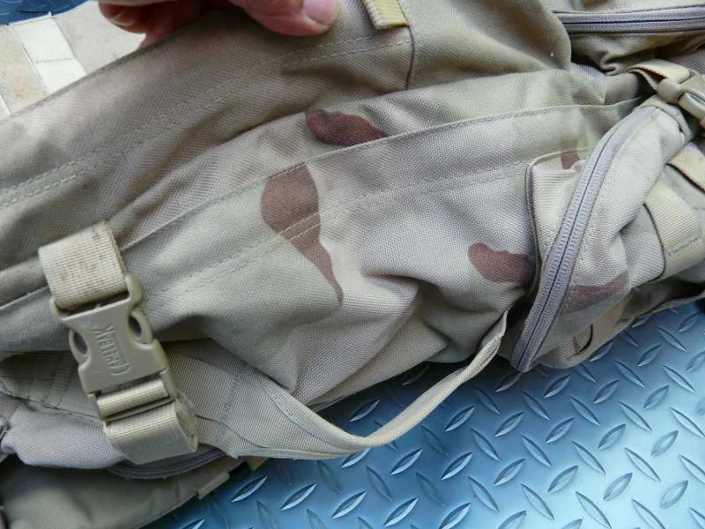 ミリタリーショップ 南国百貨店.COM|沖縄 CAMELBAK 3C デザート 汚れあり [ZZ F-768] - CA 記録写真6