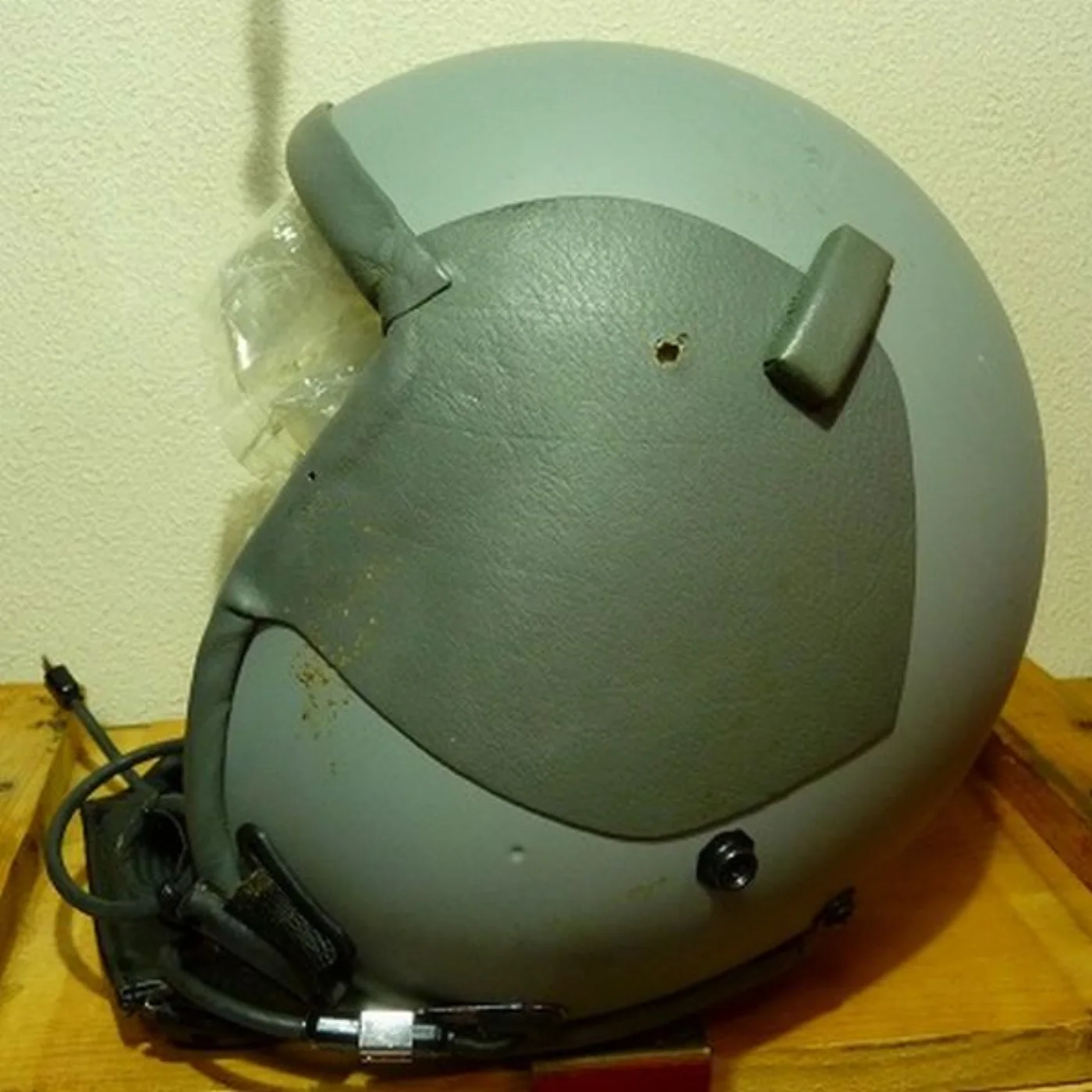 ミリタリーショップ 南国百貨店.COM|沖縄 HGU-55/P 中古 パイロット用ヘルメット（クリアバイザー付き） [Q 記録写真3