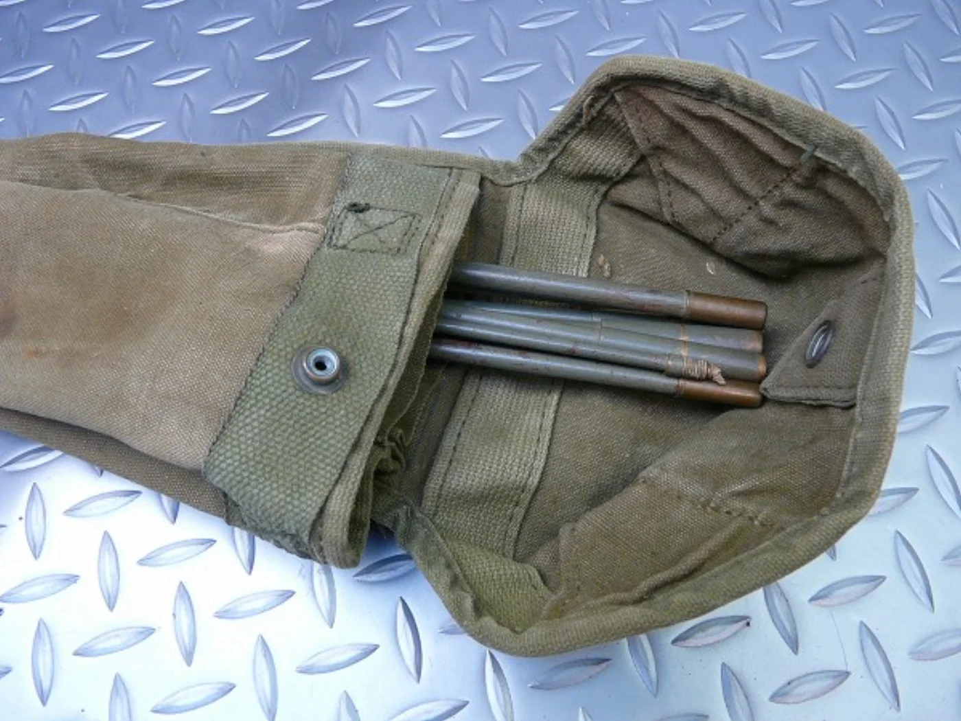 ミリタリーショップ 南国百貨店.COM|沖縄 軍用無線機のアンテナ [I-627] - 軍用無線機の折りたたみ式アンテナ 記録写真4