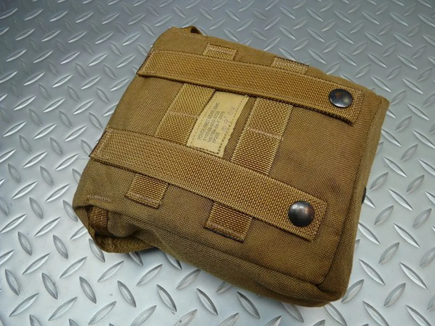 ミリタリーショップ 南国百貨店.COM|沖縄 USMC FIRST AID KIT コヨーテ 中身入り [D-1850] 記録写真4