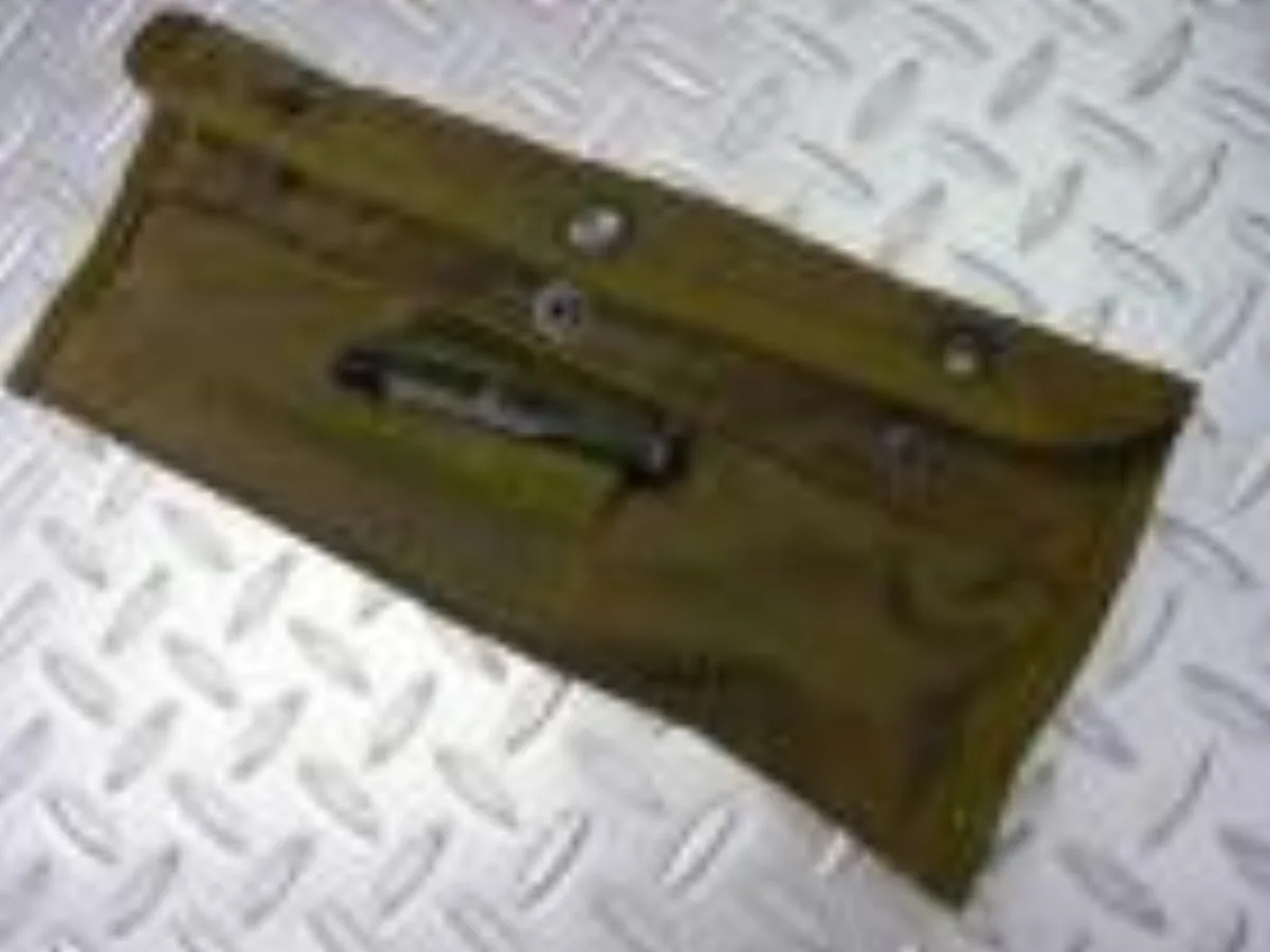 ミリタリーショップ 南国百貨店.COM|沖縄 銃清掃キット 米軍実物(B) [ZZ D-1861] - 銃清掃キット(B 記録写真1