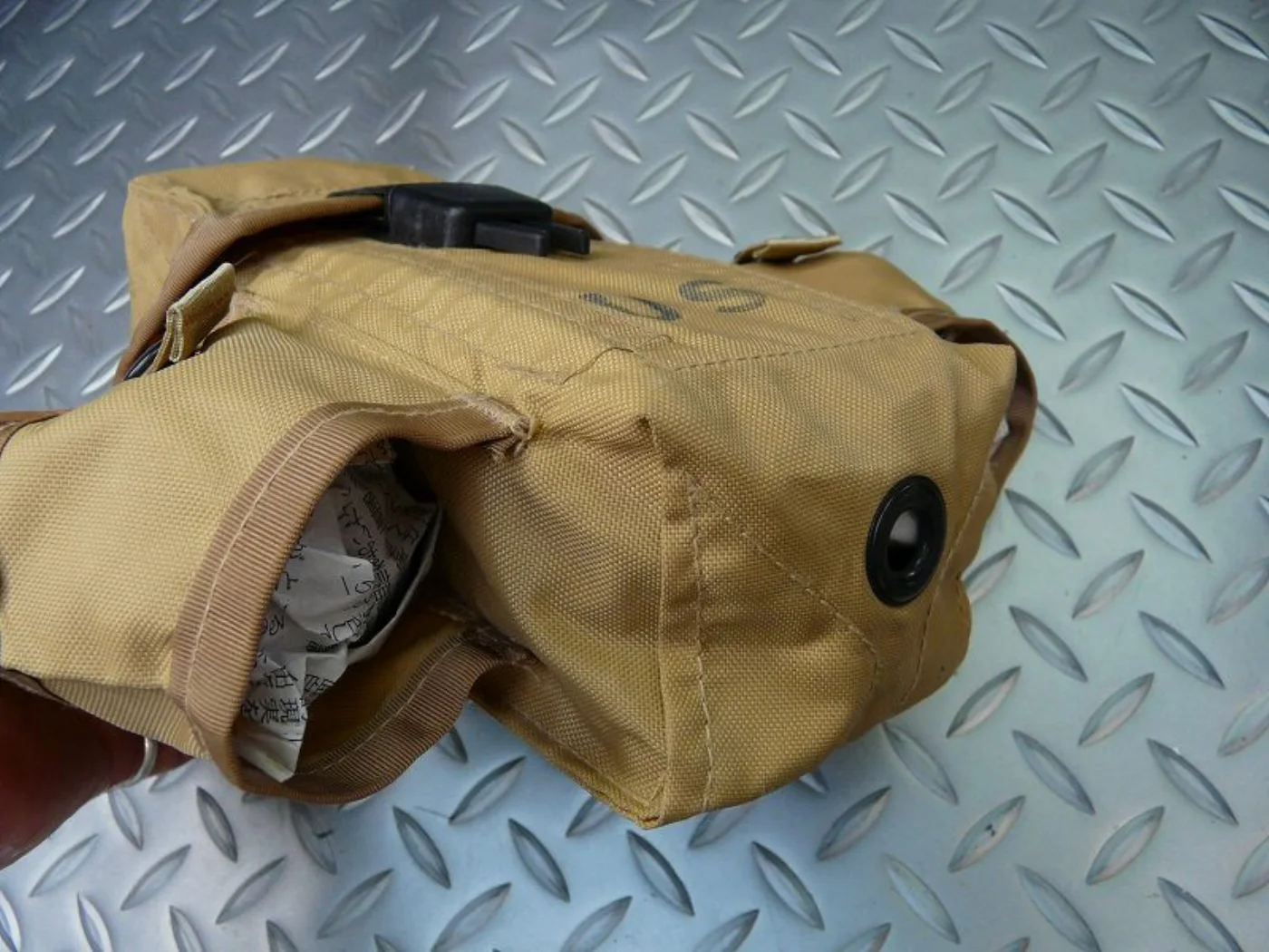 ミリタリーショップ 南国百貨店.COM|沖縄 M16 3連マガジンポーチ TAN [D-1866] - M16 3連マガ 記録写真4