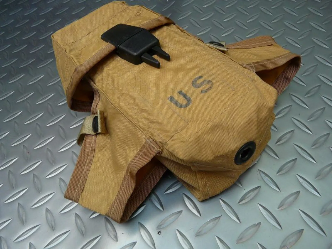 ミリタリーショップ 南国百貨店.COM|沖縄 M16 3連マガジンポーチ TAN [D-1866] - M16 3連マガ 記録写真5