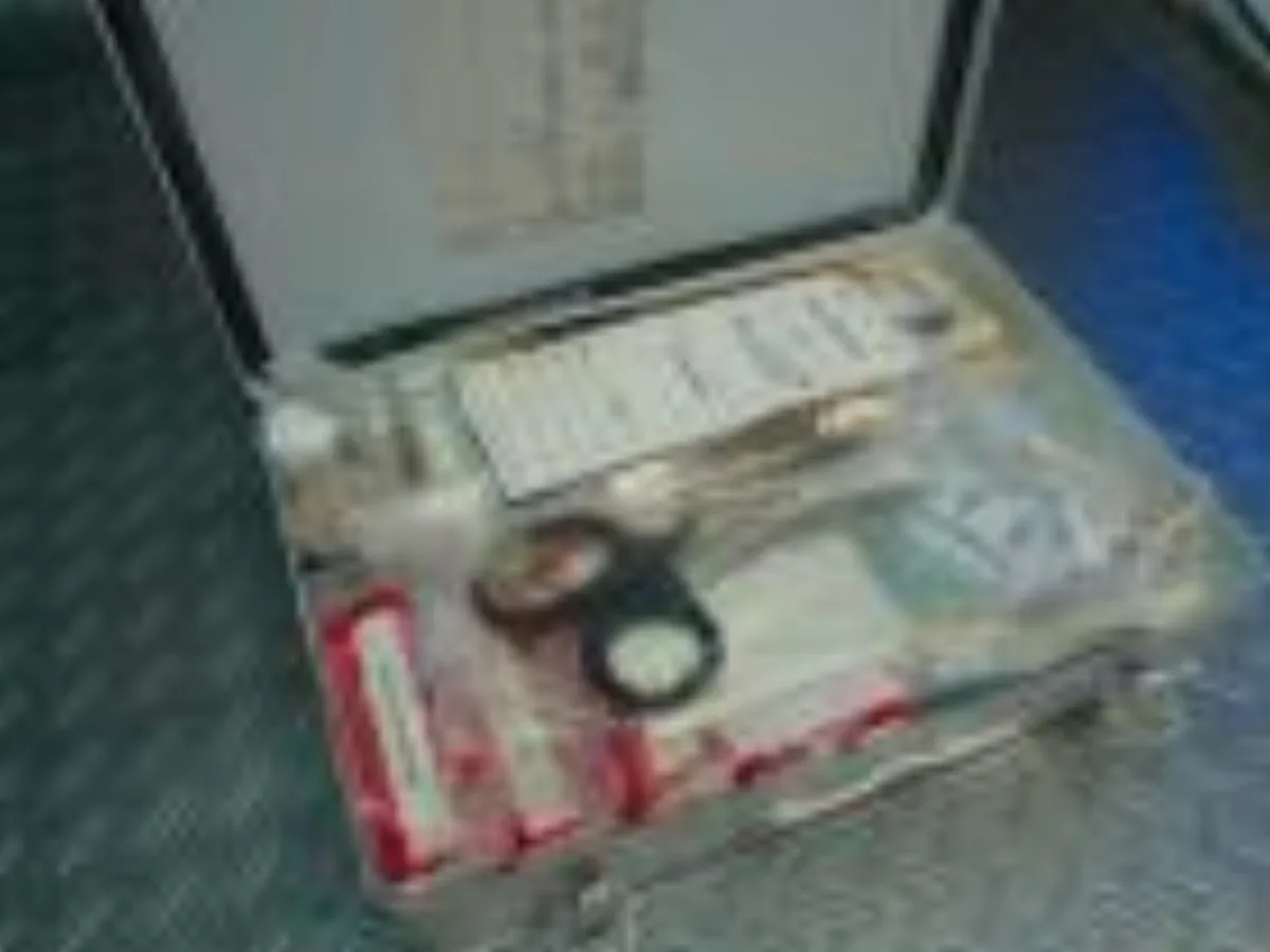 ミリタリーショップ 南国百貨店.COM|沖縄 FIRST AID KIT なんでも切れるハサミ入り [D-1876] - 記録写真3