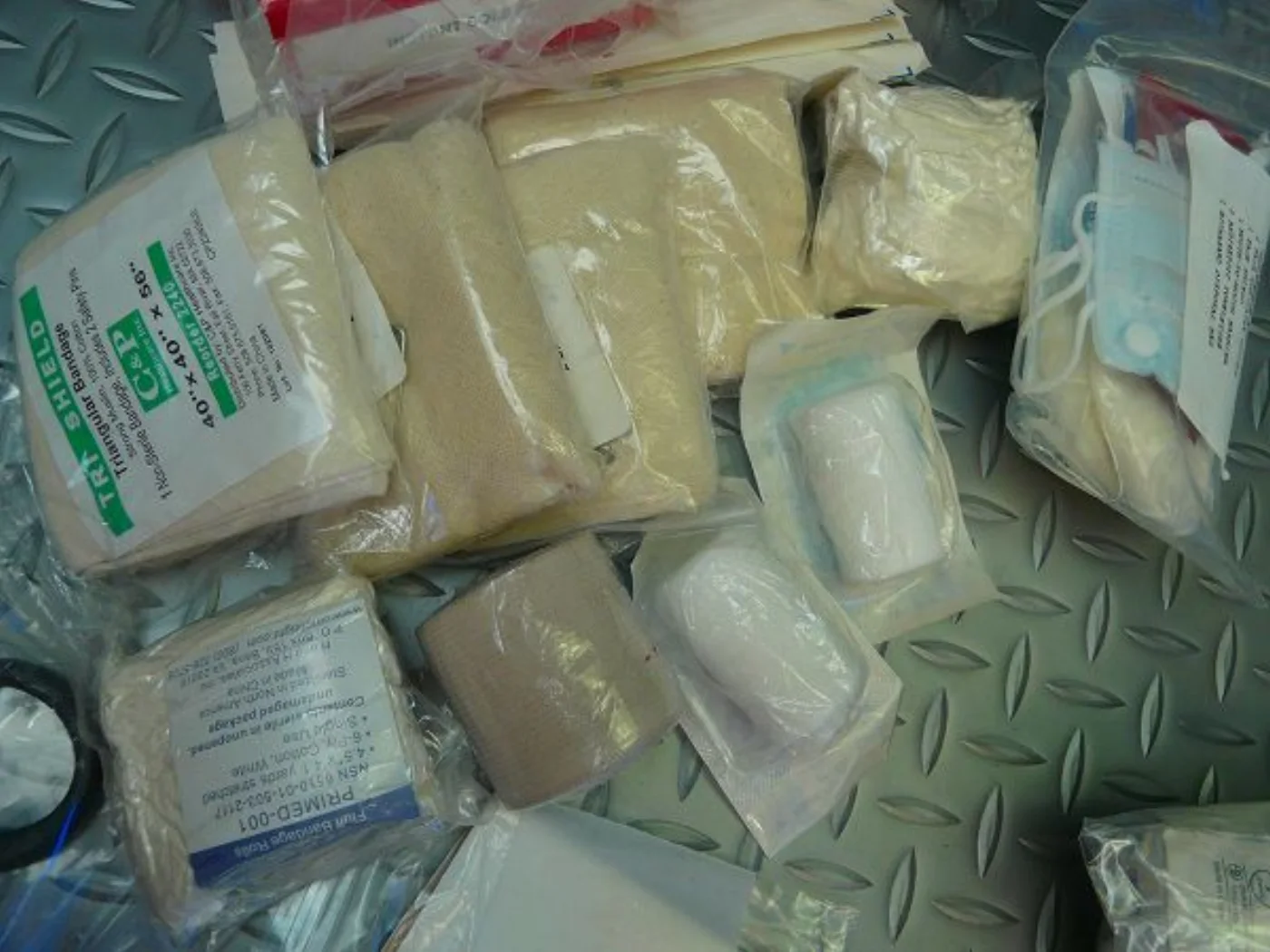 ミリタリーショップ 南国百貨店.COM|沖縄 FIRST AID KIT なんでも切れるハサミ入り [D-1876] - 記録写真7