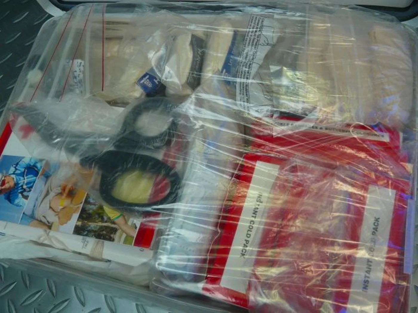 ミリタリーショップ 南国百貨店.COM|沖縄 FIRST AID KIT なんでも切れるハサミ入り [D-1877] - 記録写真3