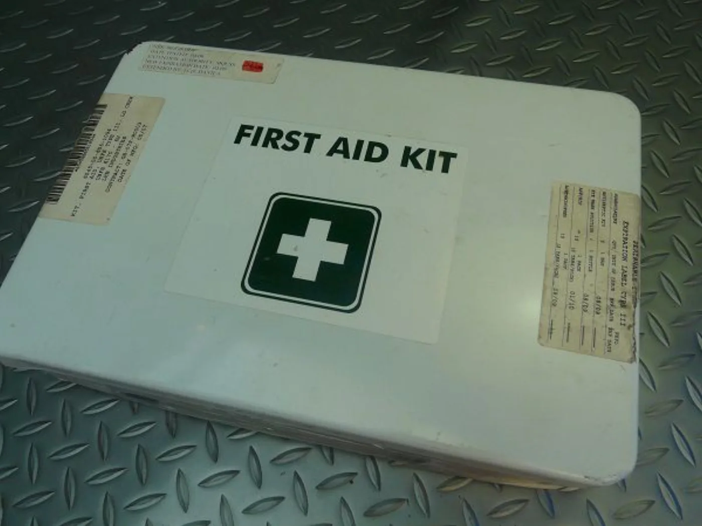 ミリタリーショップ 南国百貨店.COM|沖縄 FIRST AID KIT なんでも切れるハサミ入り [D-1877] - 記録写真4