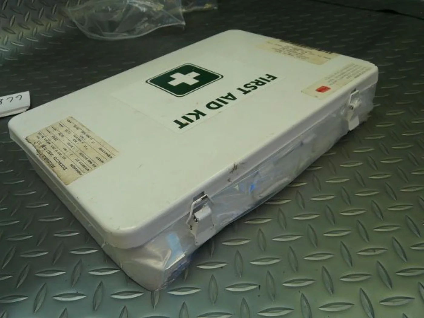 ミリタリーショップ 南国百貨店.COM|沖縄 FIRST AID KIT なんでも切れるハサミ入り [D-1877] - 記録写真5