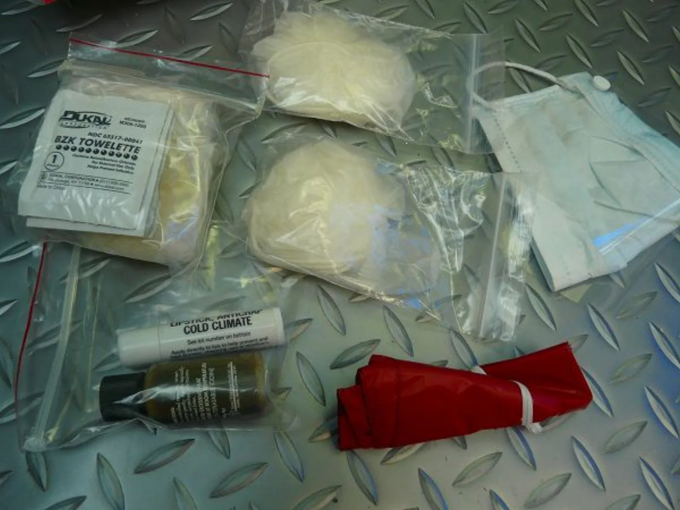 ミリタリーショップ 南国百貨店.COM|沖縄 FIRST AID KIT 中身入り 珍しい青文字 中箱 [D-1878] 記録写真5