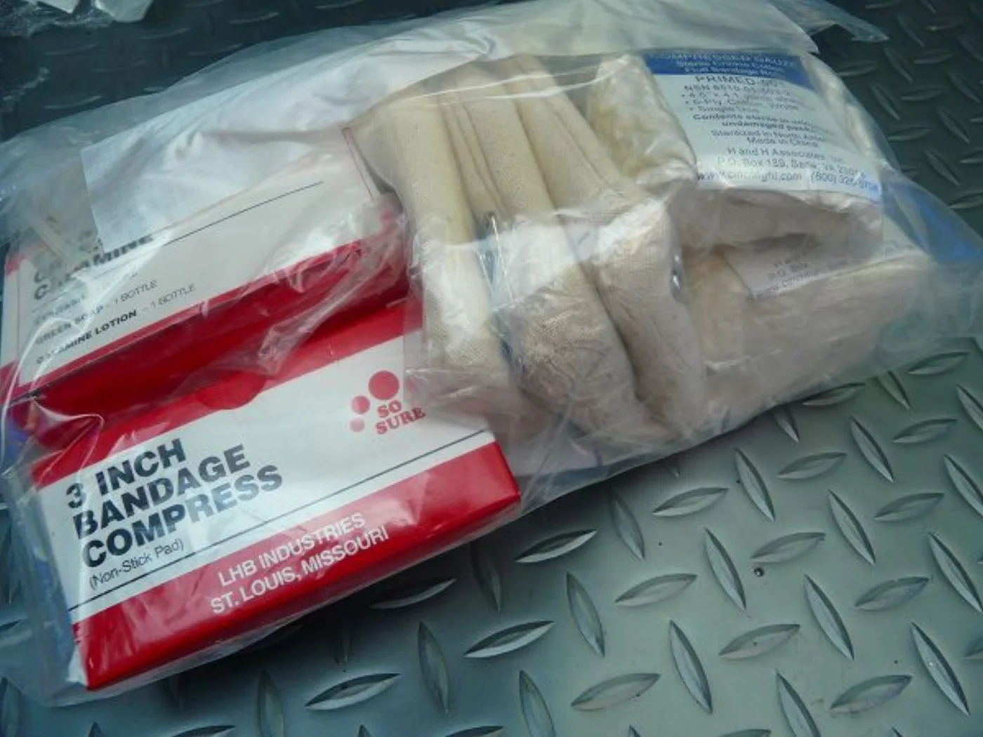 ミリタリーショップ 南国百貨店.COM|沖縄 FIRST AID KIT 中身入り 珍しい青文字 中箱 [D-1878] 記録写真6