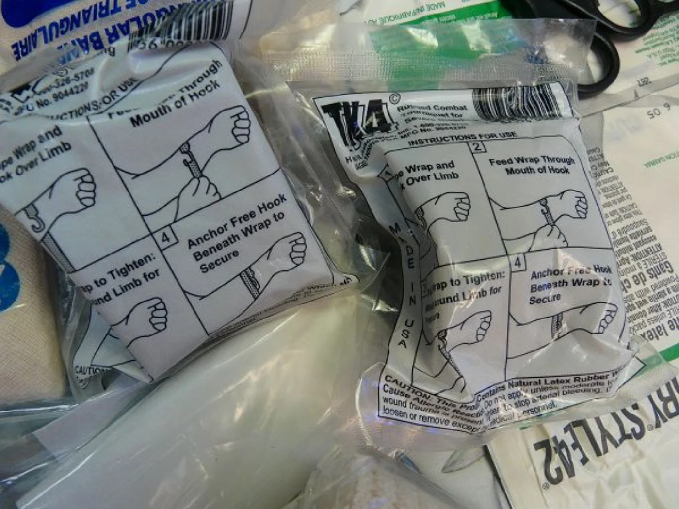 ミリタリーショップ 南国百貨店.COM|沖縄 FIRST AID KIT 中身入り 珍しい青文字 中箱 [D-1878] 記録写真8