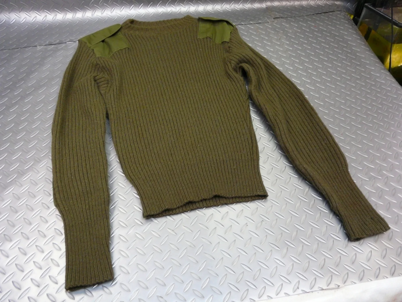 ミリタリーショップ 南国百貨店.COM|沖縄 100% WOOL セーター ARMY 42 [ZZ H-378] - 1 記録写真3
