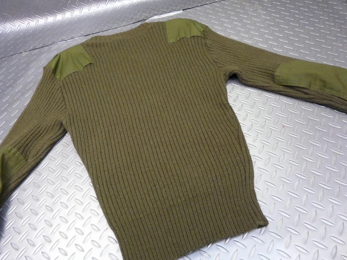 ミリタリーショップ 南国百貨店.COM|沖縄 100% WOOL セーター ARMY 42 [ZZ H-378] - 1 記録写真5