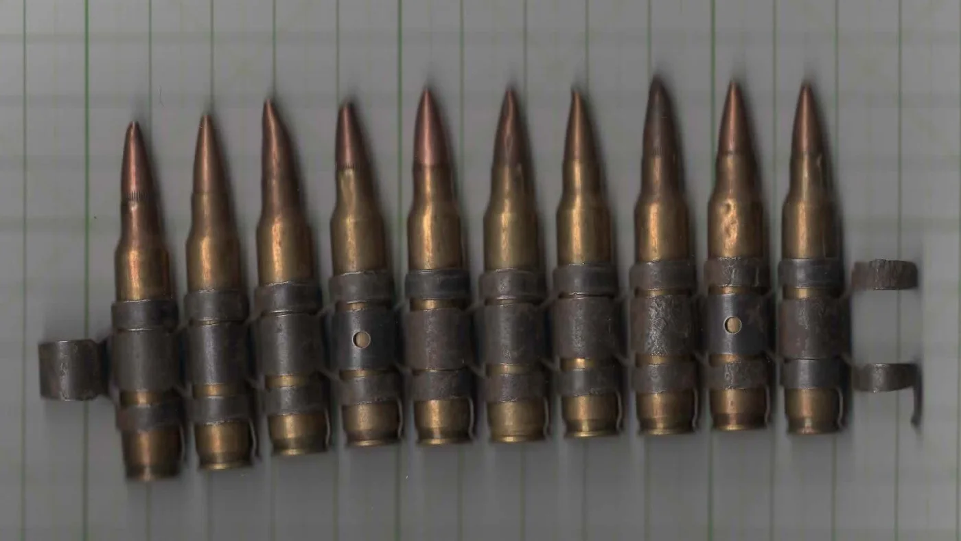ミリタリーショップ 南国百貨店.COM|沖縄 M16ライフル 5.56mm ダミー先端付き薬莢 リンク付き １０発 安全 記録写真2