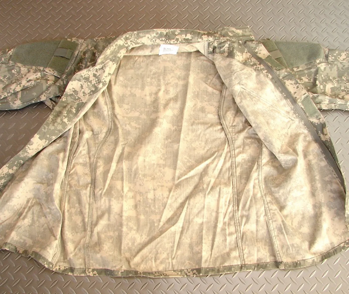 ミリタリーショップ 南国百貨店.COM|沖縄 ACUジャケット S-R 新品 米陸軍の新型迷彩 [FK-741] - A 記録写真8