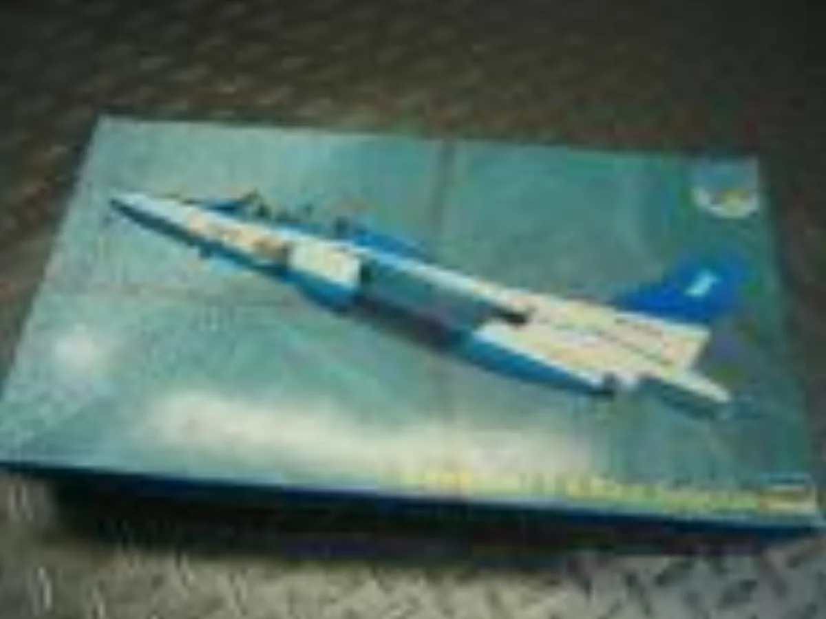 ミリタリーショップ 南国百貨店.COM|沖縄 Kawasaki T-4 Blue Impulse プラモデル [ZZ X 記録写真1