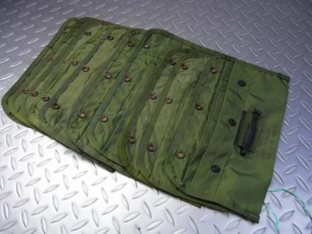 ミリタリーショップ 南国百貨店.COM|沖縄 銃清掃用パーツケース 極上品 [ZZ C-1147] - 銃清掃用パーツケ 記録写真1
