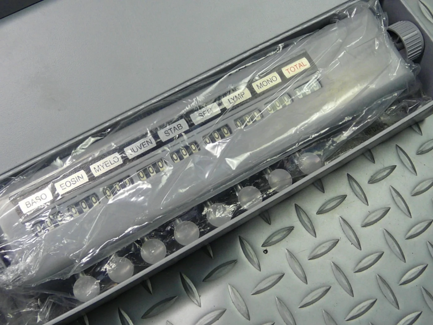 ミリタリーショップ 南国百貨店.COM|沖縄 ８連カウンター 新品 [ZZ D-1754] - ８連カウンター程度：米軍 記録写真4