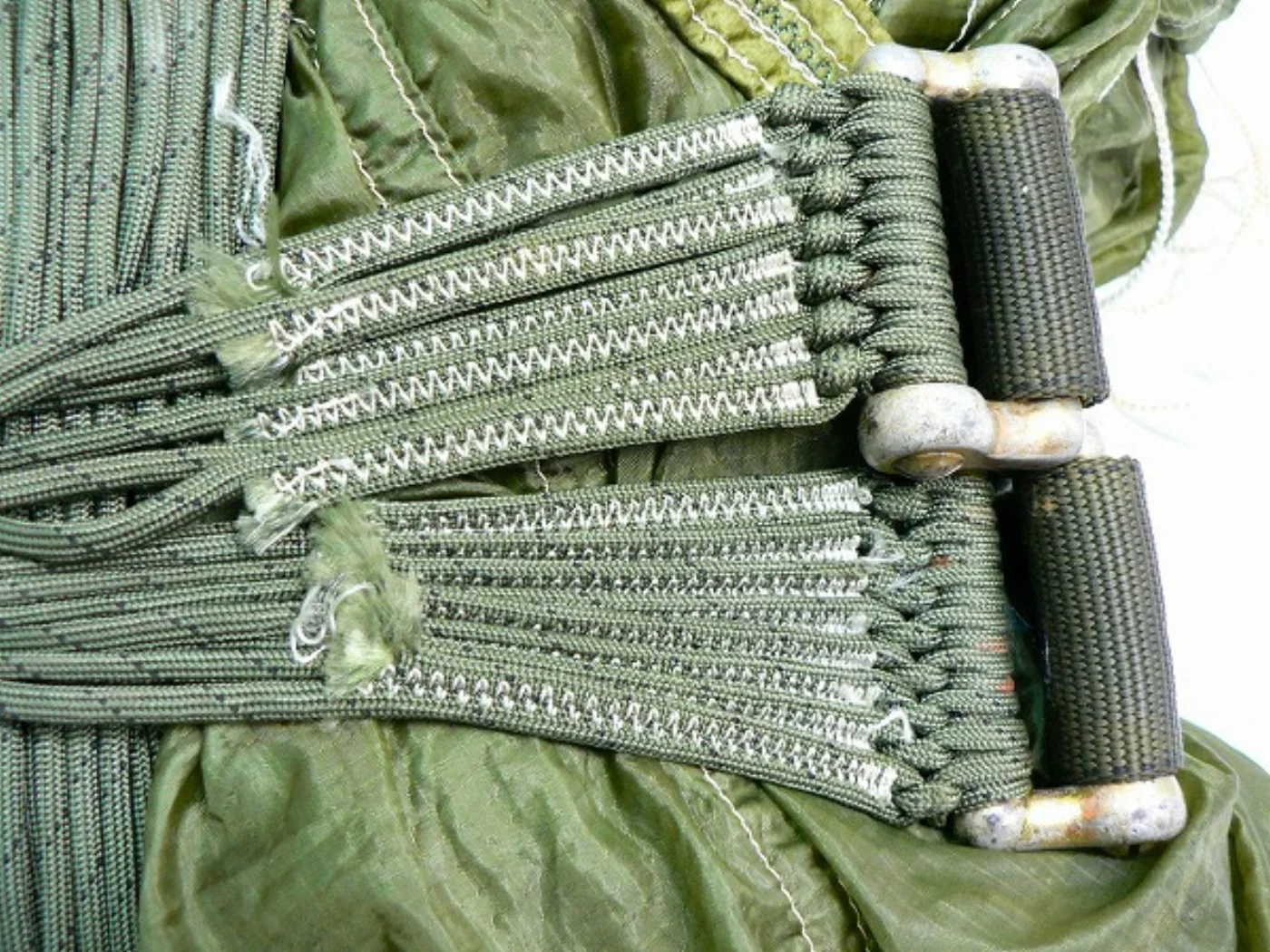 ミリタリーショップ 南国百貨店.COM|沖縄 パラシュート [F-116] - パラシュート米軍放出品広げると約１０メー 記録写真3