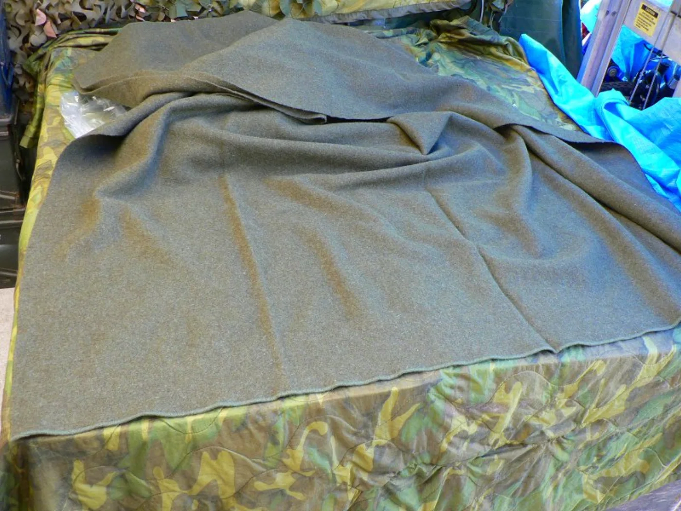 ミリタリーショップ 南国百貨店.COM|沖縄 US毛布 WOOL DLA [A-343] - US毛布おなじみの緑色した 記録写真2