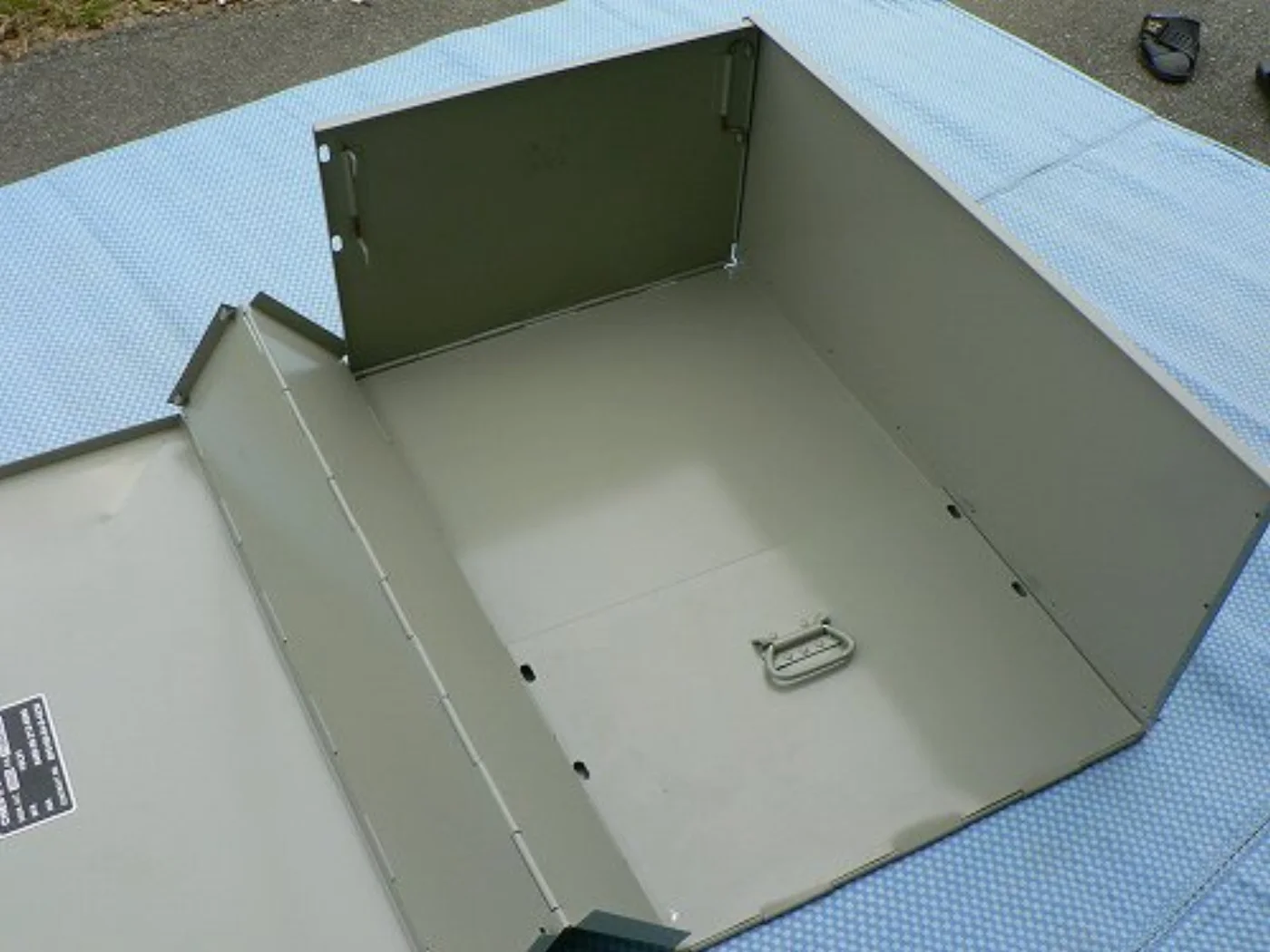 ミリタリーショップ 南国百貨店.COM|沖縄 折りたたみが出来る鉄板ボックス 米軍実物 [B-399] - 米軍放出品・ 記録写真7