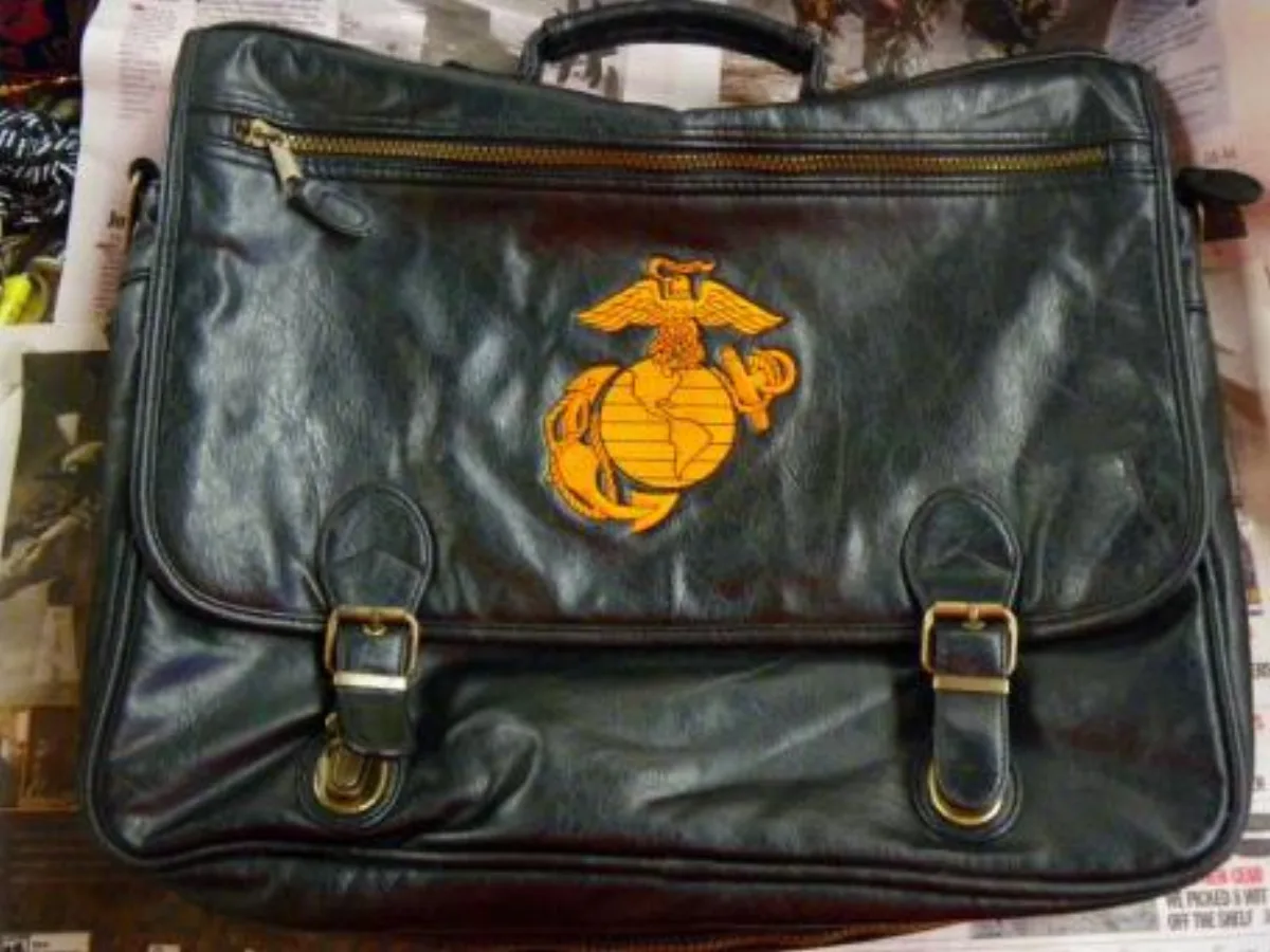 ミリタリーショップ 南国百貨店.COM|沖縄 USMC バッグ 皮？ [D-864] - USMC バッグ 皮？合皮？サ 記録写真1