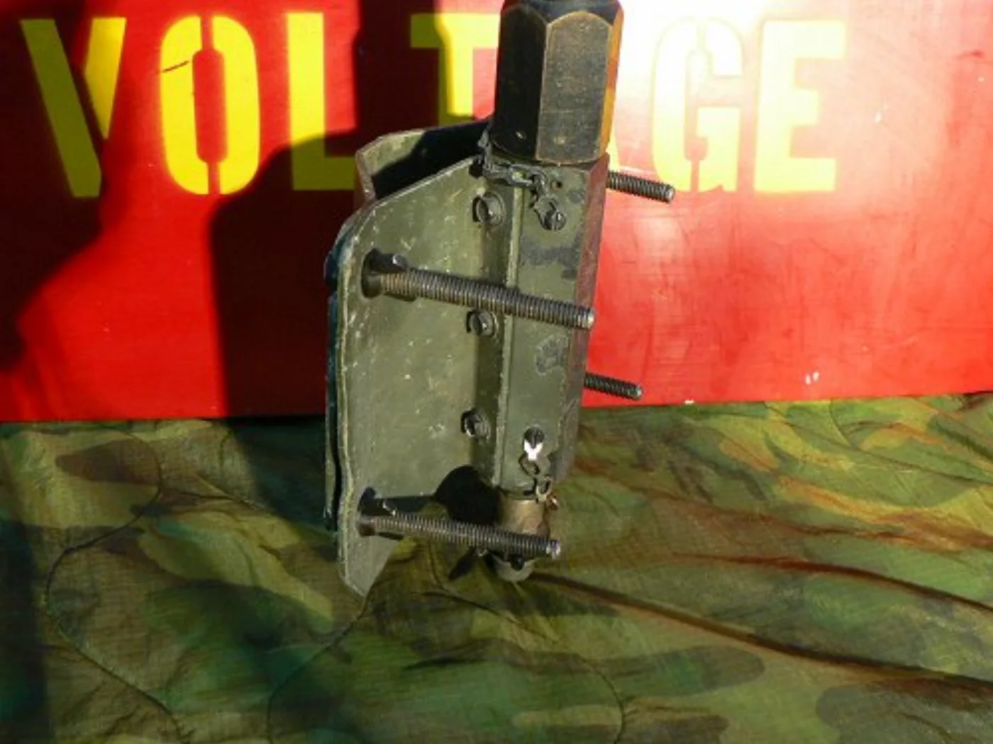 ミリタリーショップ 南国百貨店.COM|沖縄 軍用無線機アンテナ 固定マウント付き [B-406] - 米軍放出品・商品 記録写真5