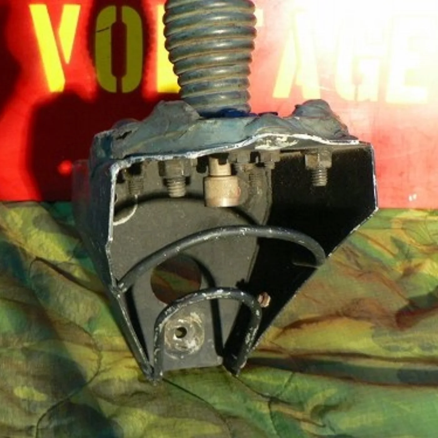 ミリタリーショップ 南国百貨店.COM|沖縄 ハマー用軍用無線機アンテナ台座 [B-407] - 米軍放出品ハマー用軍用 記録写真4