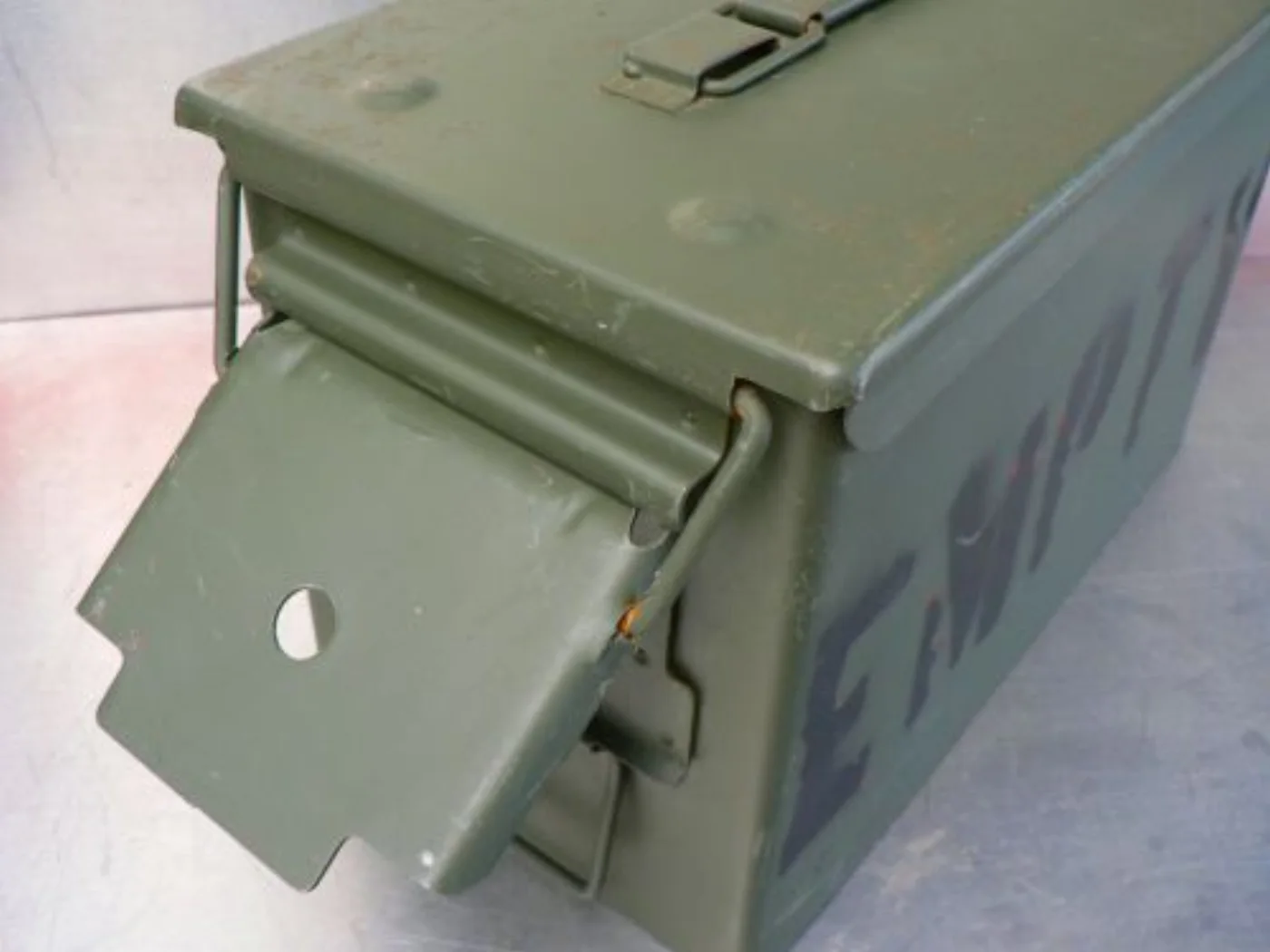 ミリタリーショップ 南国百貨店.COM|沖縄 アーモボックス 弾薬箱 防水 M [B-373] - 米軍放出品・完全防水 記録写真4