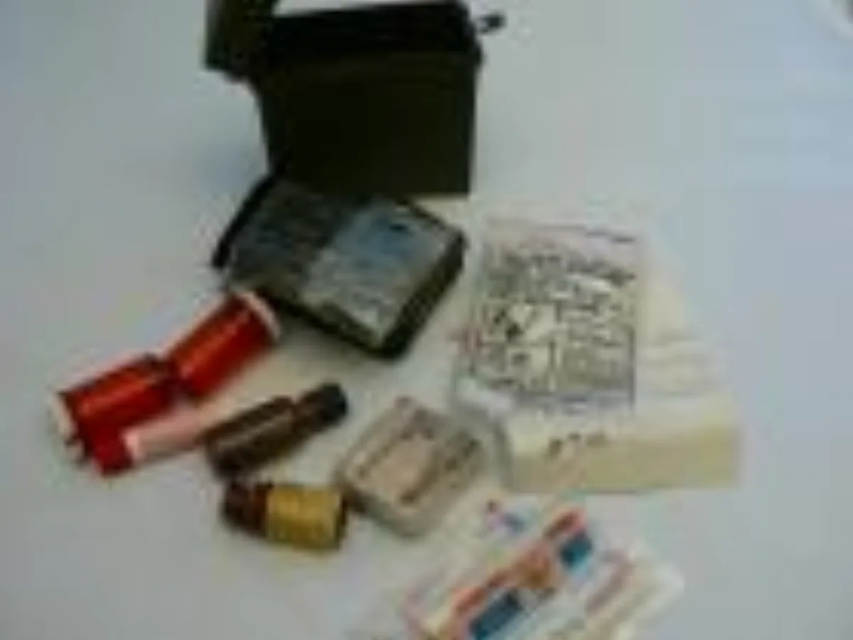 ミリタリーショップ 南国百貨店.COM|沖縄 FIRST AID KIT INDIVIDUAL 中味入り わけあり [D 記録写真2