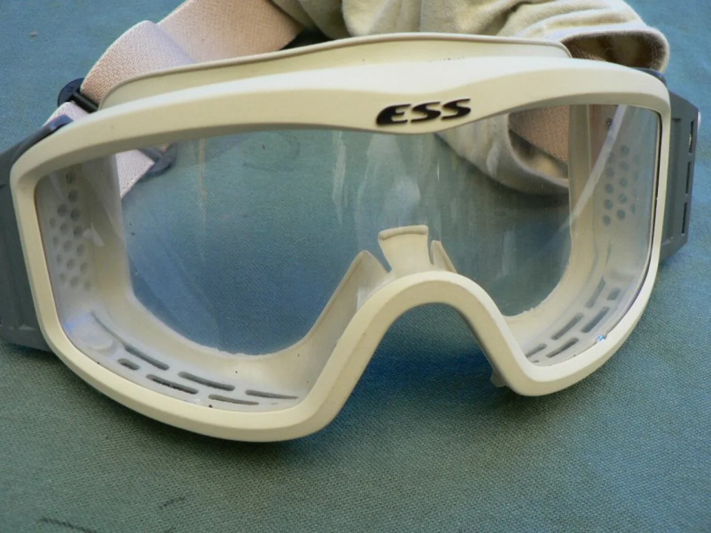 ミリタリーショップ 南国百貨店.COM|沖縄 ESS ゴーグル プロファイルNVG デザート 中古良品 [P-022] 記録写真4